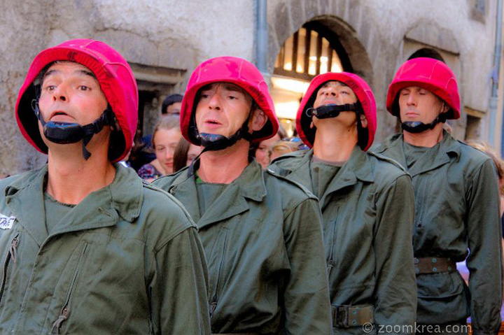 photo de soldat du Régiment de l'Amour jouant le spectacle Le Régiment de l'Amour de la Cie Pare-Choc