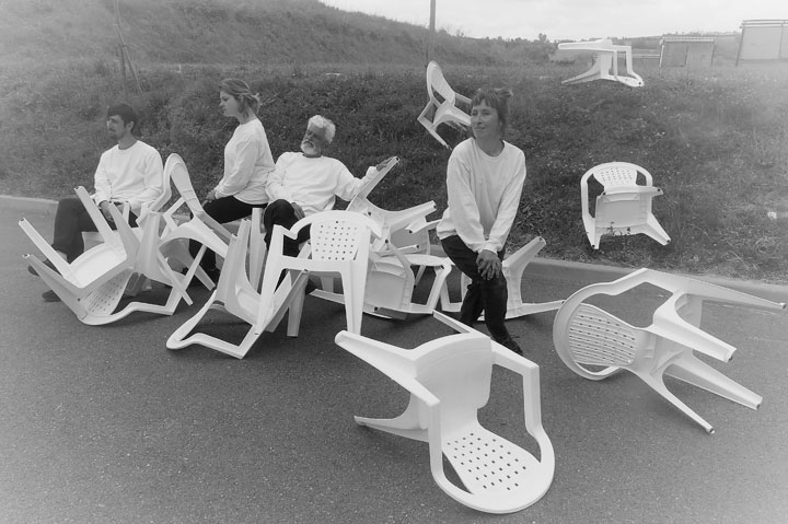 photo des comédiens du spectacle S'asseoir